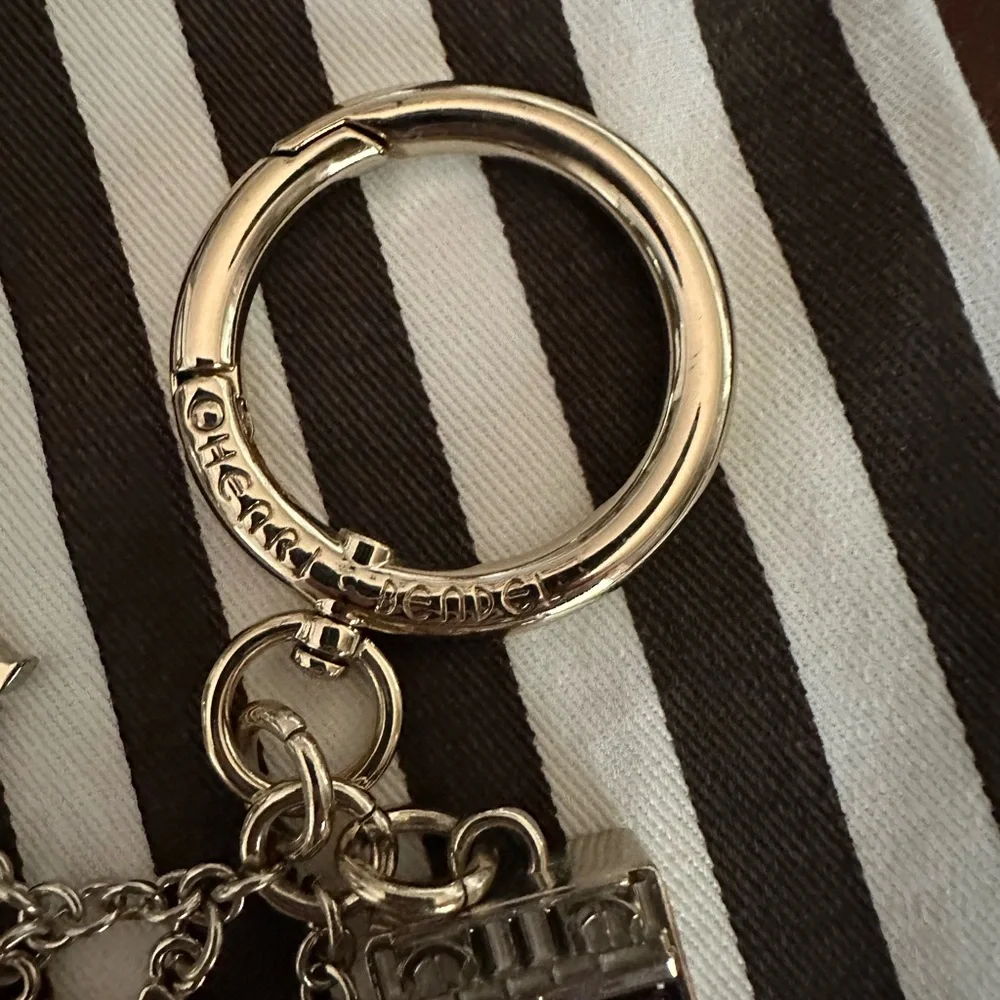 Gorgeous Henri Bendel Iconic 712  5th Avenue Gold Keychain Fob Bag Charm VGUC